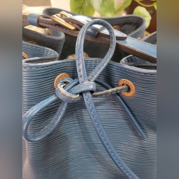 Authentic Vintage Louis Vuitton Blue Epi Bucket Noe - Picture 11 of 16